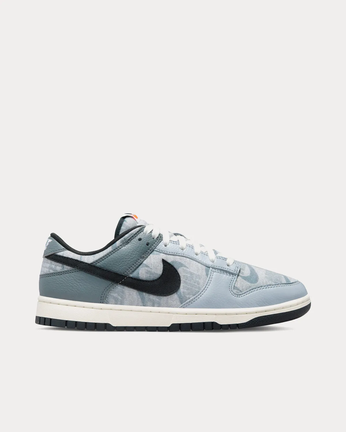 Dunk Low SE Dark Grey / Heather / Off Noir / Wolf Grey Low Top Sneakers