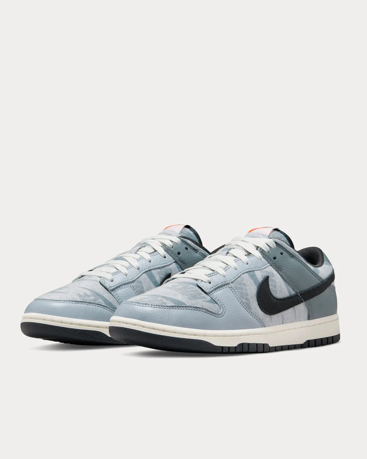 Dunk Low SE Dark Grey / Heather / Off Noir / Wolf Grey Low Top Sneakers