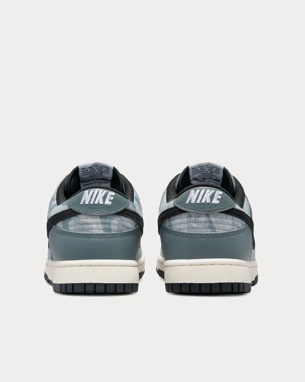 Dunk Low SE Dark Grey / Heather / Off Noir / Wolf Grey Low Top Sneakers