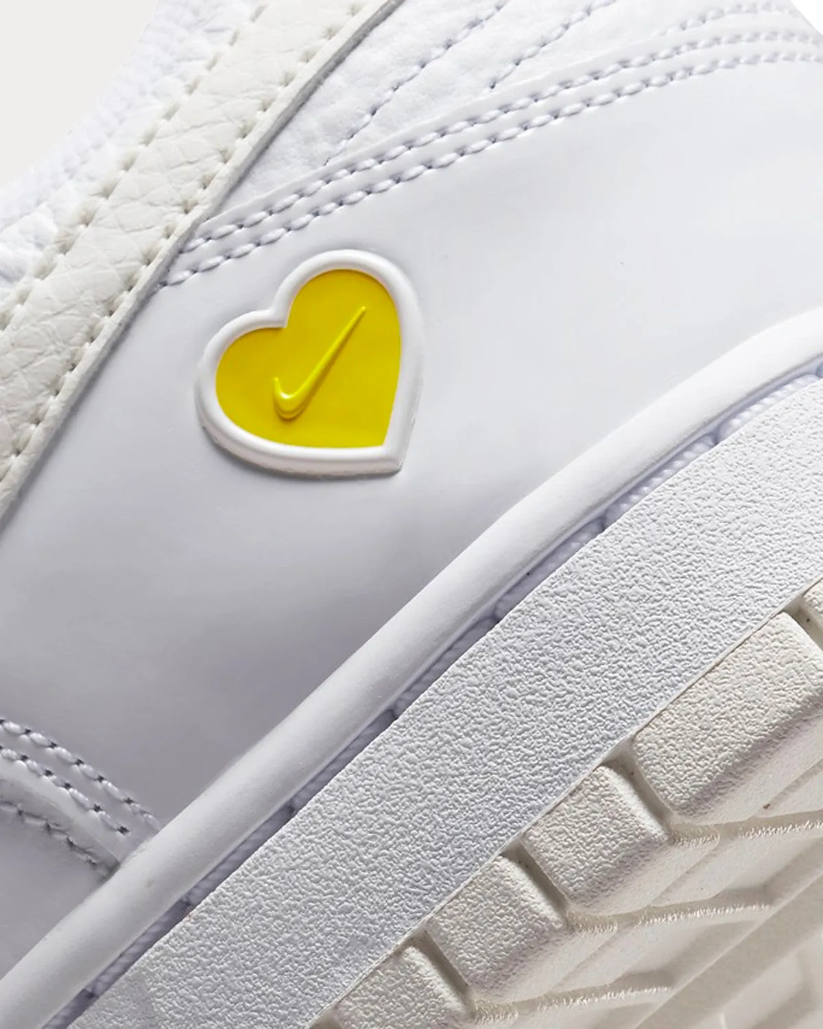 Dunk Low 'Yellow Heart' Low Top Sneakers