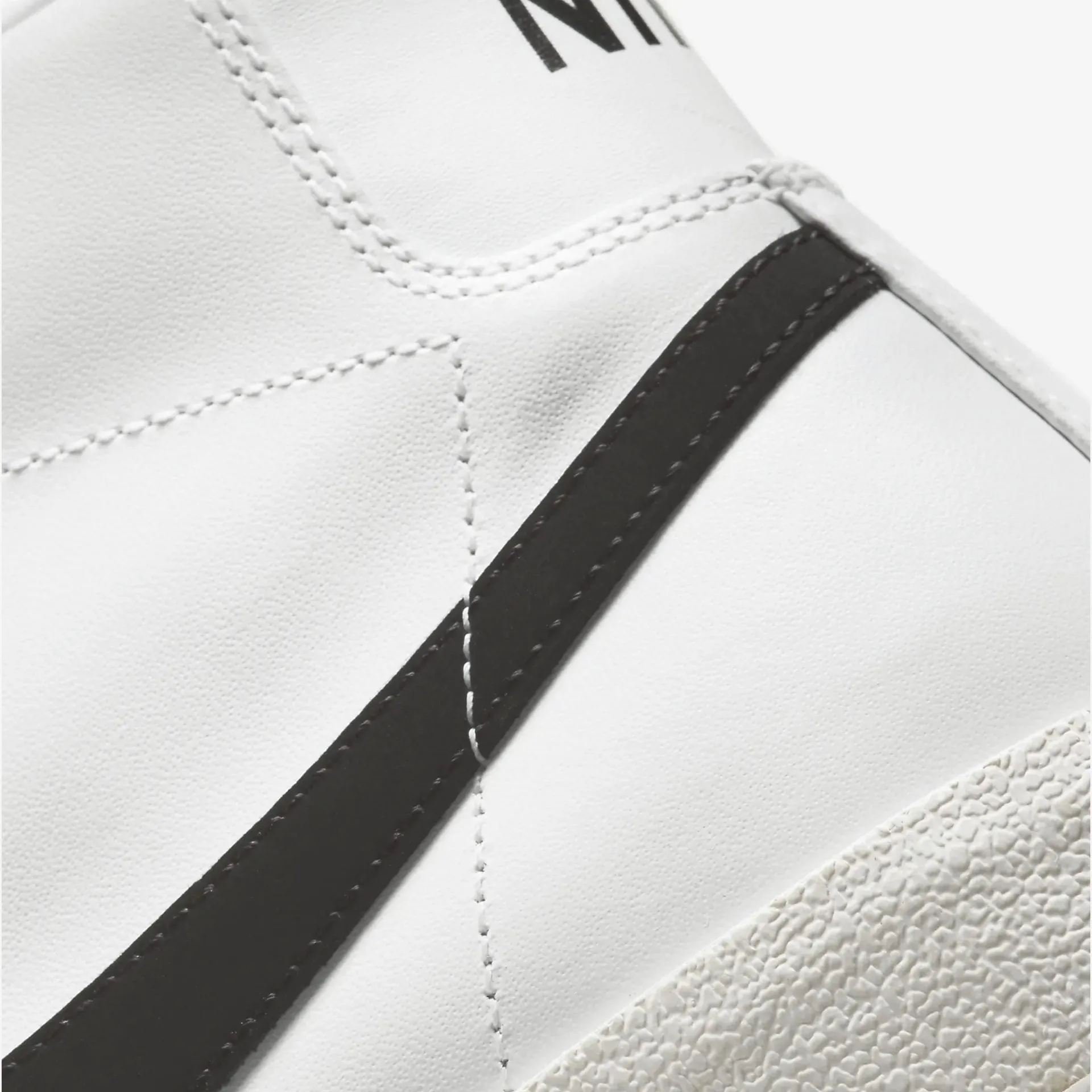 Nike | BLAZER MID'77 VINTAGE { BLACK/WHITE